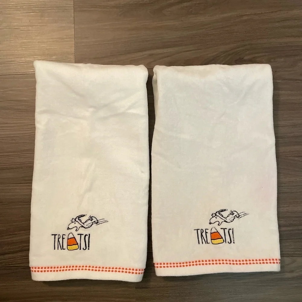 Rae Dunn Peanuts Artisan Collection Snoopy Treats with Candy corn Towel set of 2